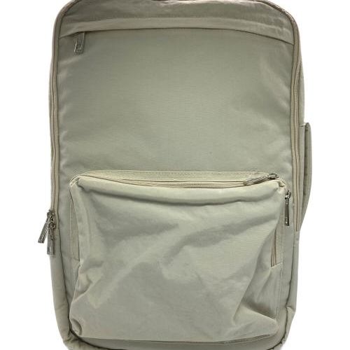 Aww（アウ）再生ポリエステル圧縮トラベルバックパック 中古・古着通販】Aww (アウ) 再生ポリエステル圧縮トラベル