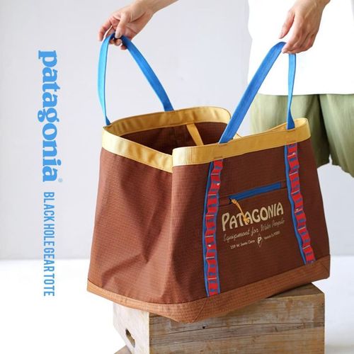 シンプルかつスポーティなトートバッグ patagonia（パタゴニア）：BLACK HOLE GEAR TOTE