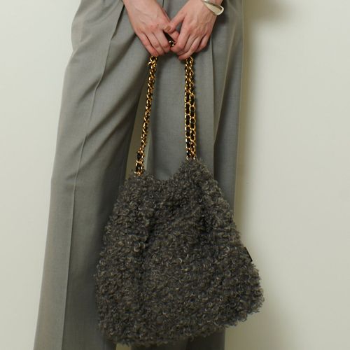 VIOLAd'ORO (ヴィオラドーロ)】ELMOカルガンラムチェーントートバッグ