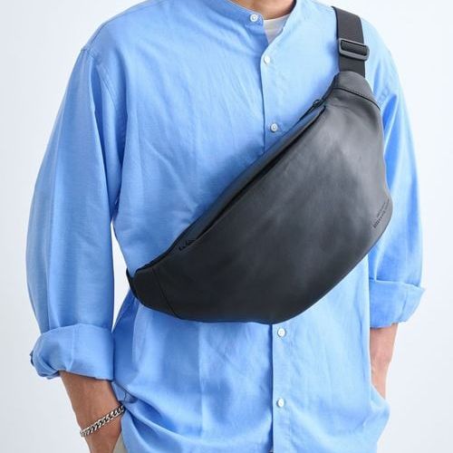 レザー スリングバッグ 黒・赤 レザー スリングバッグ 黒・赤