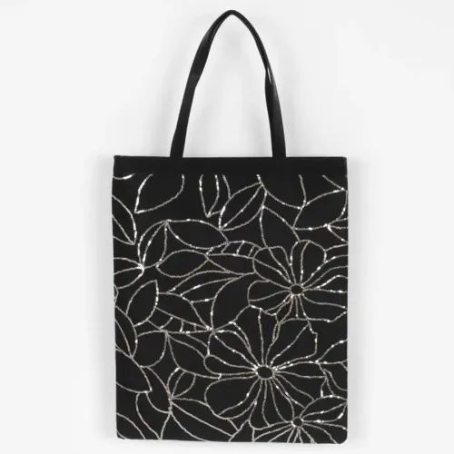 エトロの素敵な素敵なバックです。刺繍やスパンコール、すべて素敵ですよ。 エトロの素敵な素敵なバックです。刺繍やスパンコール、すべて素敵です