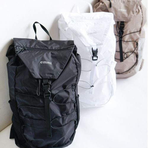 13WGB249303]emmi(エミ) 撥水パッカプルライト リュック バックパック