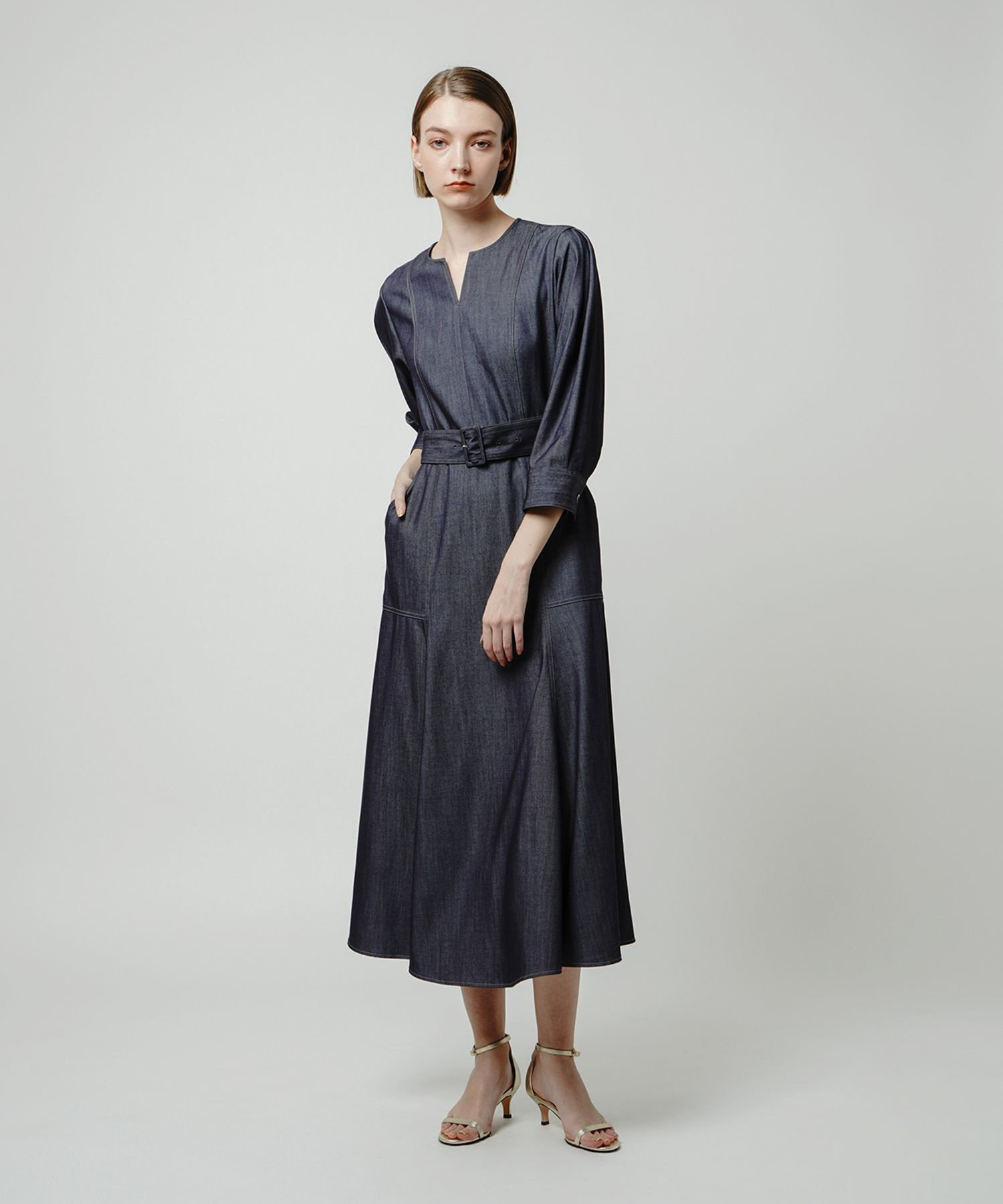 【美品】Moredde 上品キーネックのワンピース Moredde マタニティ・産後使える 授乳が簡単 上品
