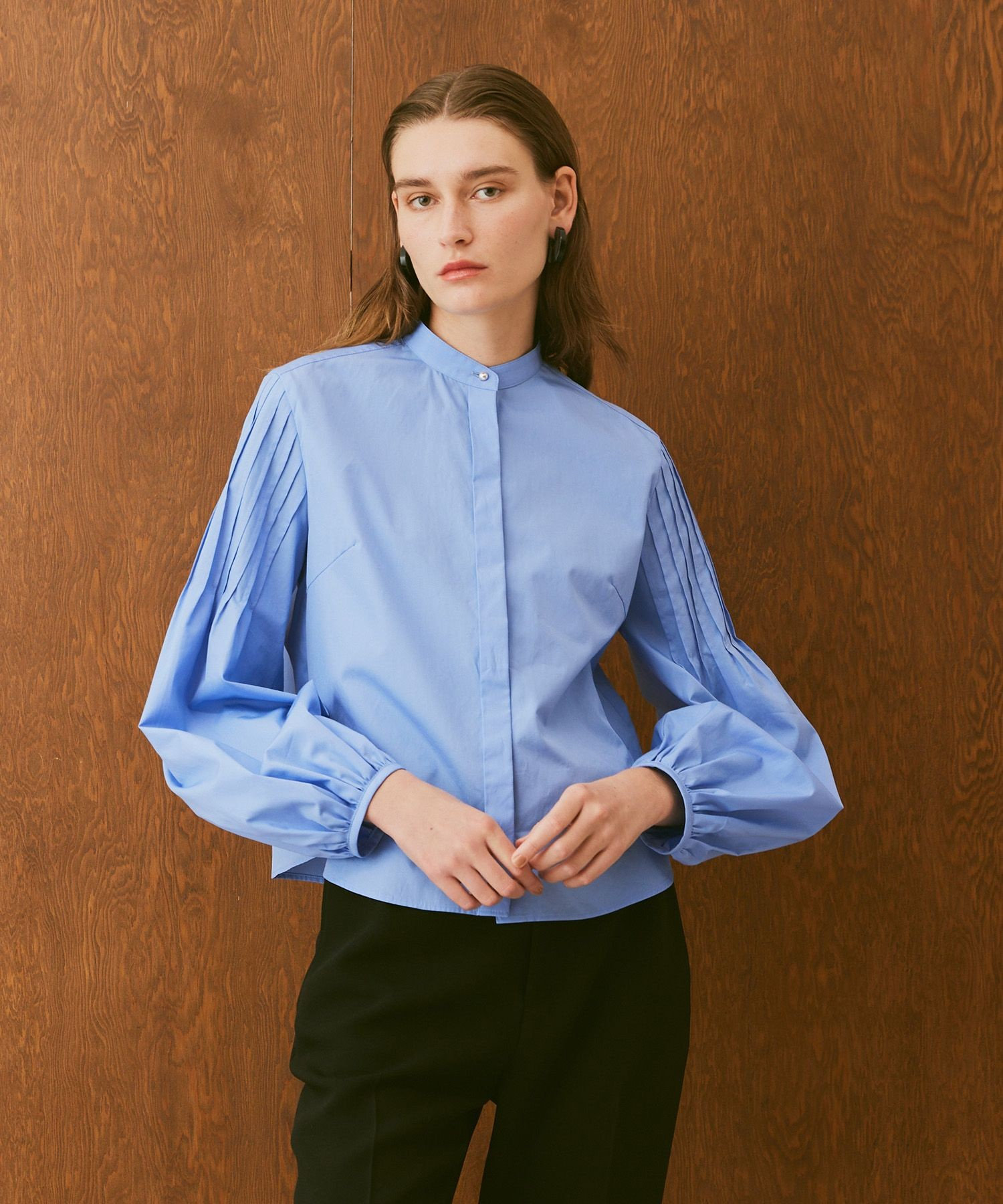 allureville - 美品✨24ss アルアバイル ブロード袖ピンタックブラウス ノーカラー 綿ブロード袖ピンタックブラウス|allureville OFFICIAL SITE