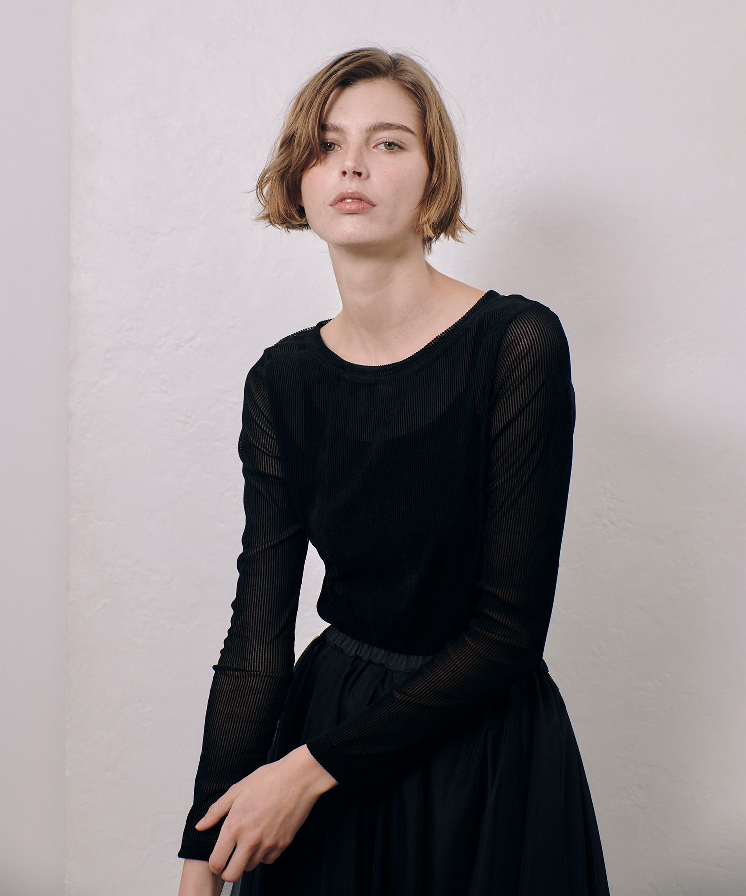 ALO Yoga★アシンメトリー シアー グロウ ロングスリーブ Asymmetric Sheer Glow Long Sleeve - Ivory | Alo Yoga