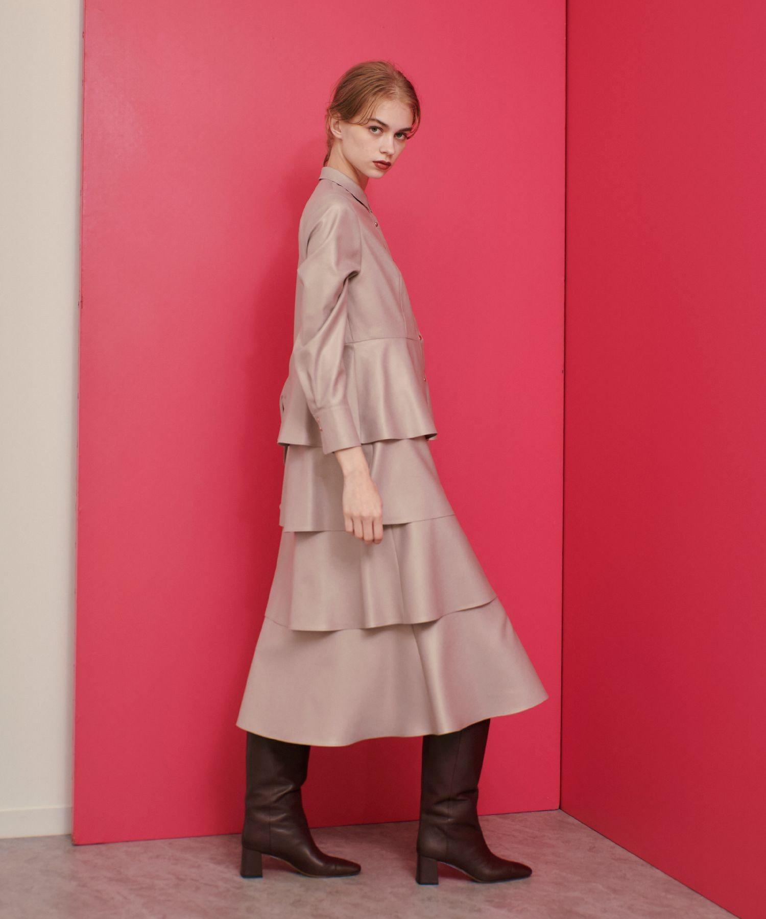 【LOULOU WILLOUGHBY】グロッシーツイルティアードワンピース LOULOU WILLOUGHBY】グロッシーツイルティアードワンピース