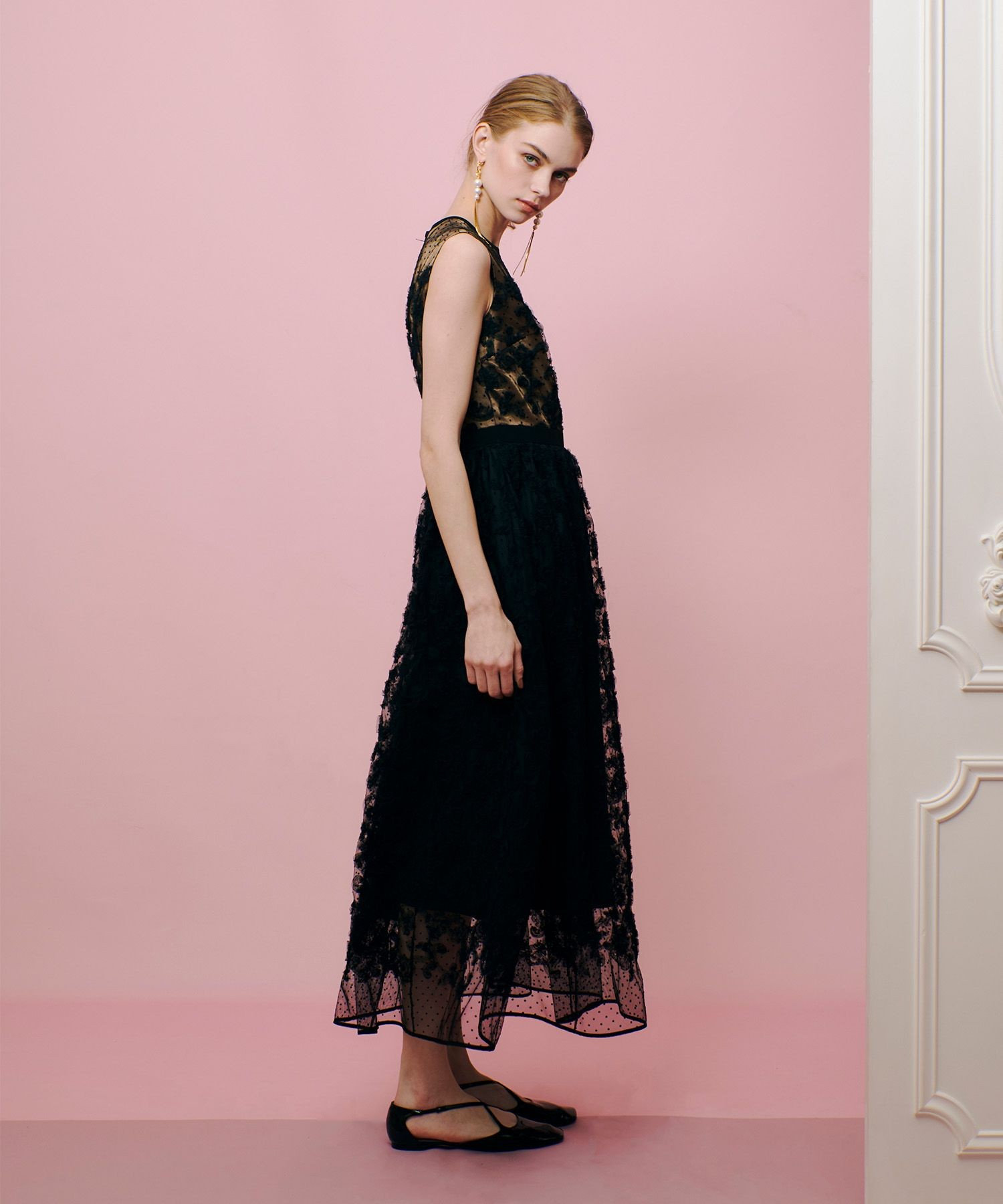 LOULOU WILLOUGHBY】ドットフラワーシシュウノースリワンピース